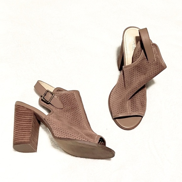 Kelsi Dagger Mason Tan Perforated Block Heel Open Toe Sandal Buckle Size 8.5 - Picture 1 of 7